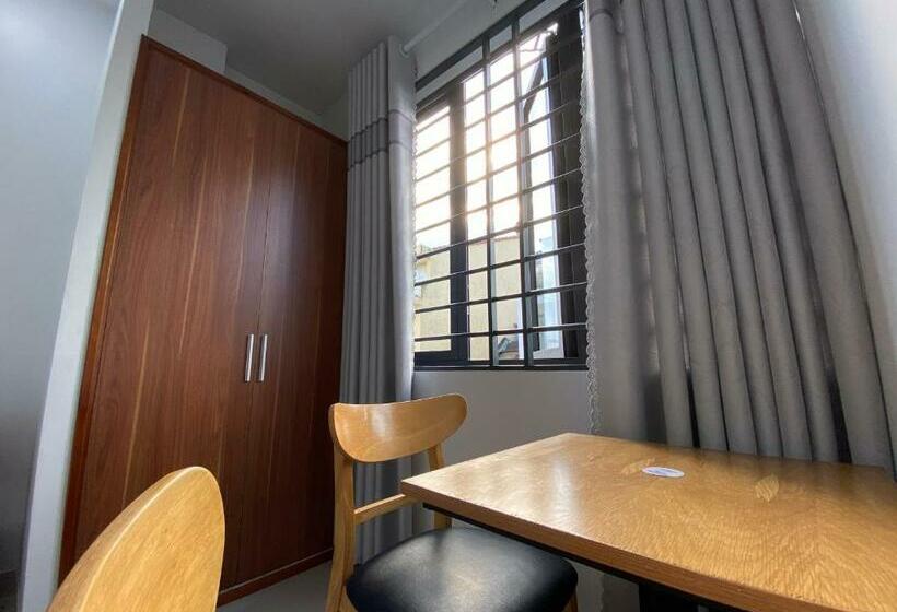 اتاق اکونومی, Jasmine Mini