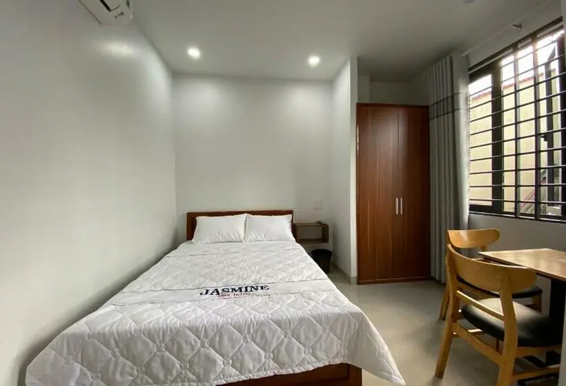 Quarto Deluxe com Sacada, Jasmine Mini