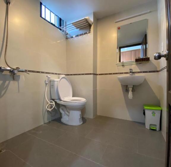 اتاق اکونومی, Jasmine Mini