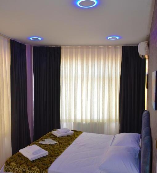 اتاق استاندارد, Rodion