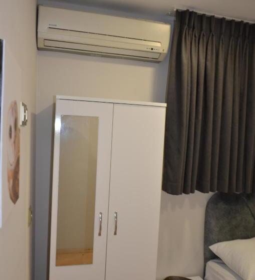 اتاق استاندارد, Rodion