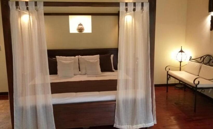Люкс, Tropical Suites & Villas