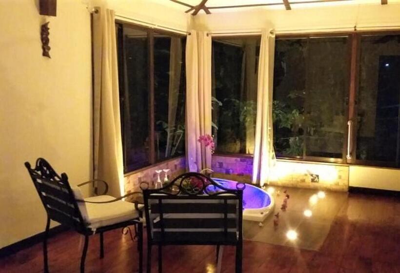 Люкс, Tropical Suites & Villas