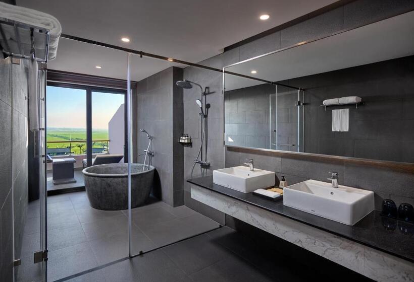 سوییت اجرایی, Kobi Onsen Resort Hue, Affiliated By Melia