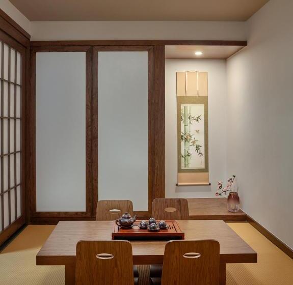 سوییت اجرایی, Kobi Onsen Resort Hue, Affiliated By Melia