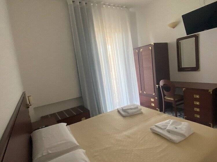 Номер Стандарт Вид на Море, America