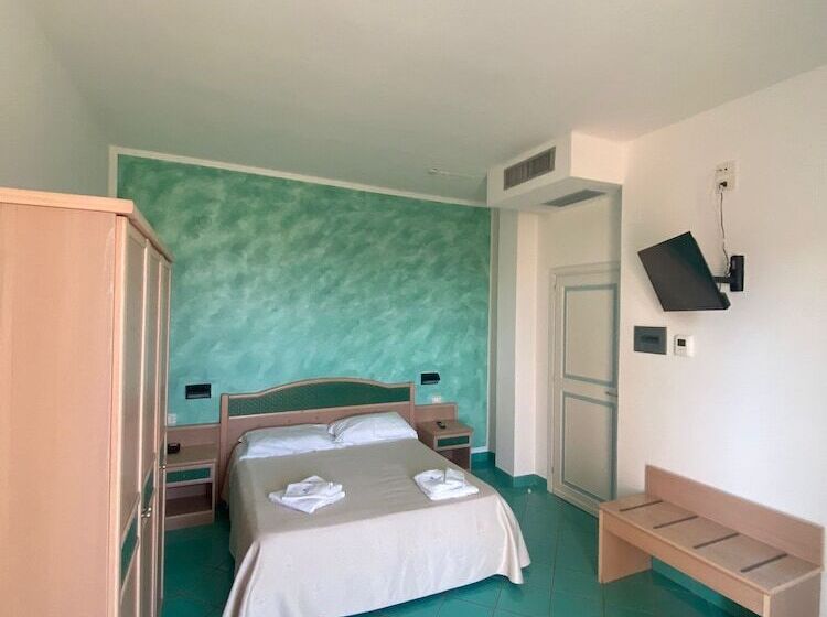 Номер Стандарт Вид на Море, America