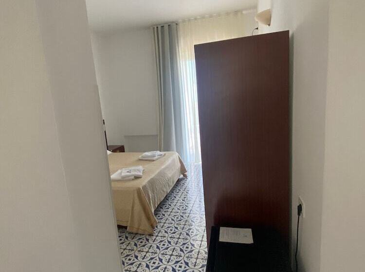 Номер Стандарт Вид на Море, America