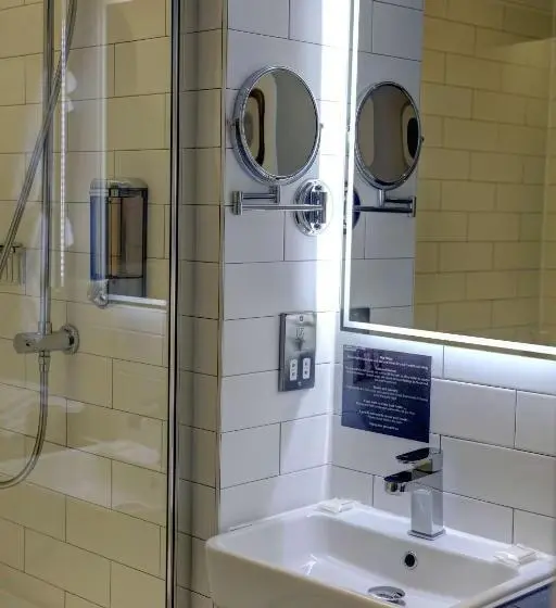 اتاق استاندارد سه نفره, Best Western Plus Lancashire Manor