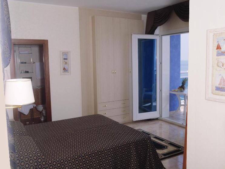 Triple Room Sea View, Caravelle&minicaravelle