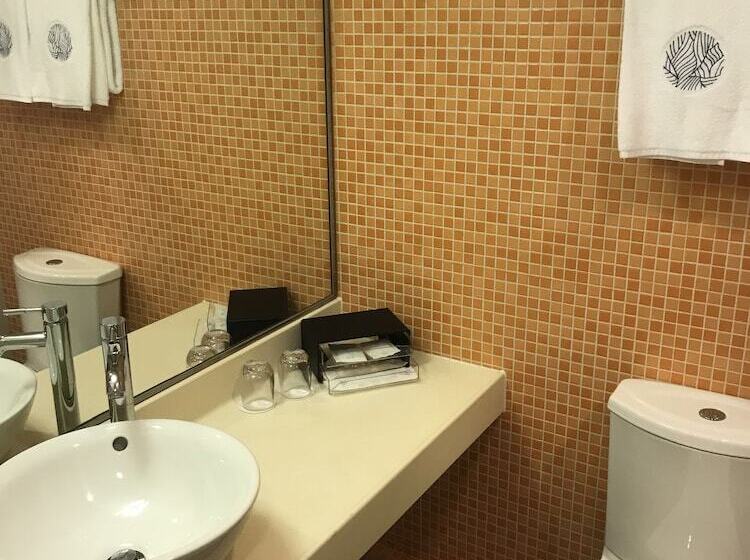 Svit, Cozi Harbour View