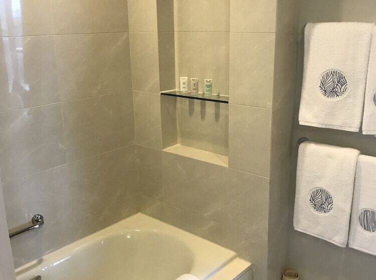 Svit, Cozi Harbour View