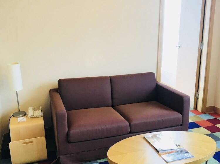 Svit, Cozi Harbour View