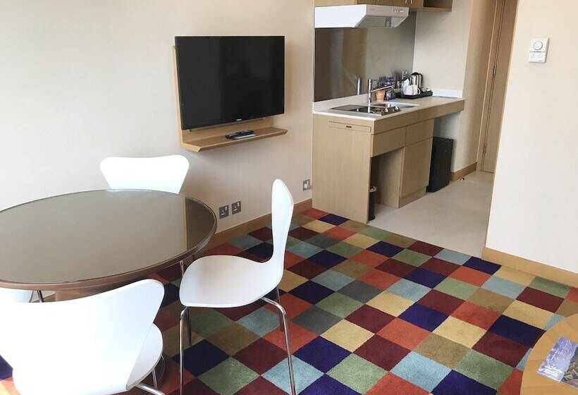 Svit, Cozi Harbour View