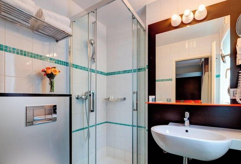 اتاق استاندارد سه نفره, Design Hotel F6