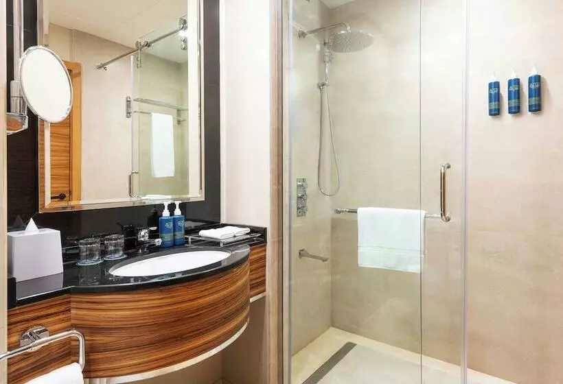 استودیوی لوکس, Four Points By Sheraton Bur Dubai