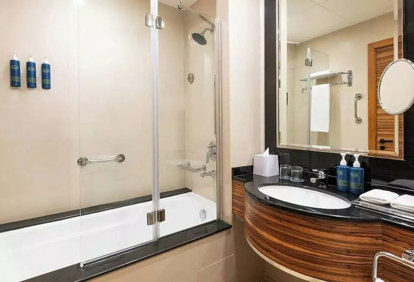 استودیوی لوکس, Four Points By Sheraton Bur Dubai