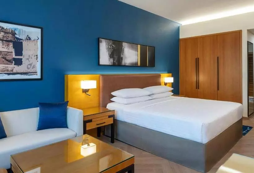 اتاق سوپریور با تخت بزرگ, Four Points By Sheraton Bur Dubai
