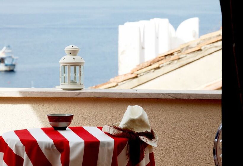 Triple Room Sea View, La Torre