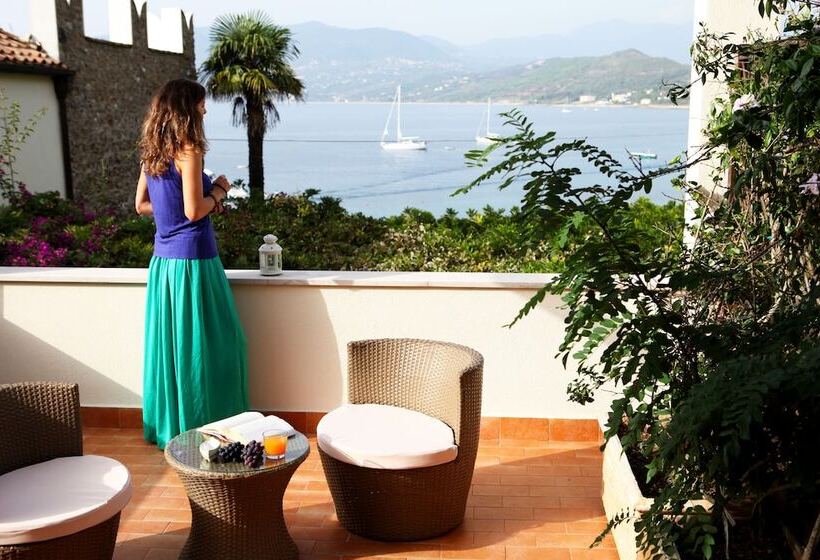 Triple Room Sea View, La Torre