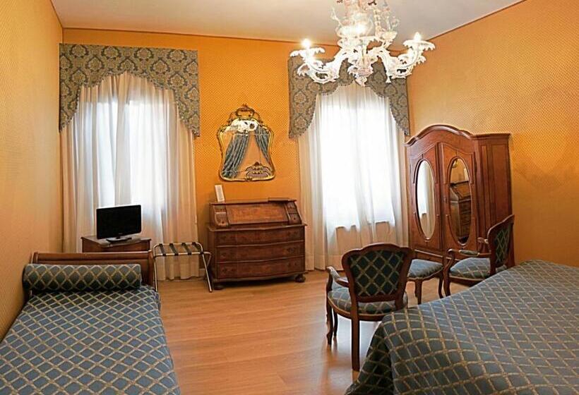 سوئیت جونیور با چشم‌انداز, Locanda Canal