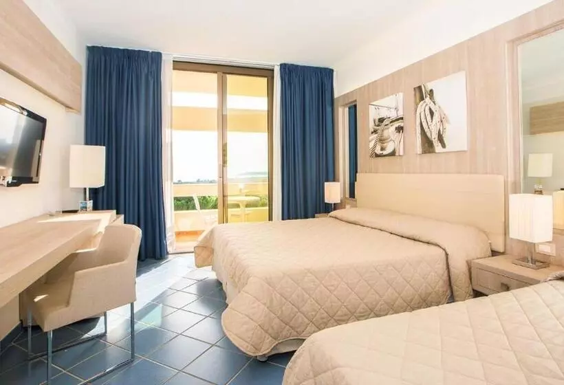 اتاق استاندارد چهار تخته, Mclub Lipari