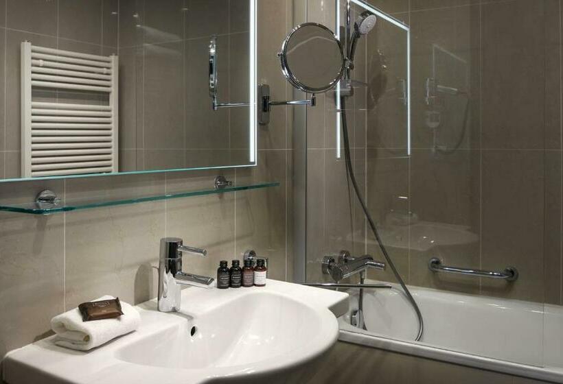 اتاق لوکس, Michelangelo Grand