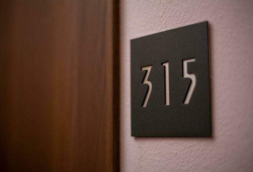 اتاق لوکس, Michelangelo Grand