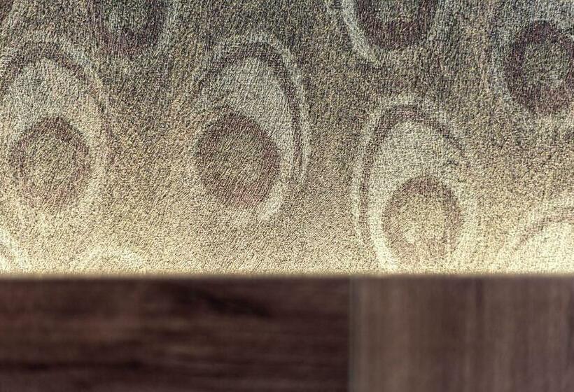 اتاق لوکس, Michelangelo Grand