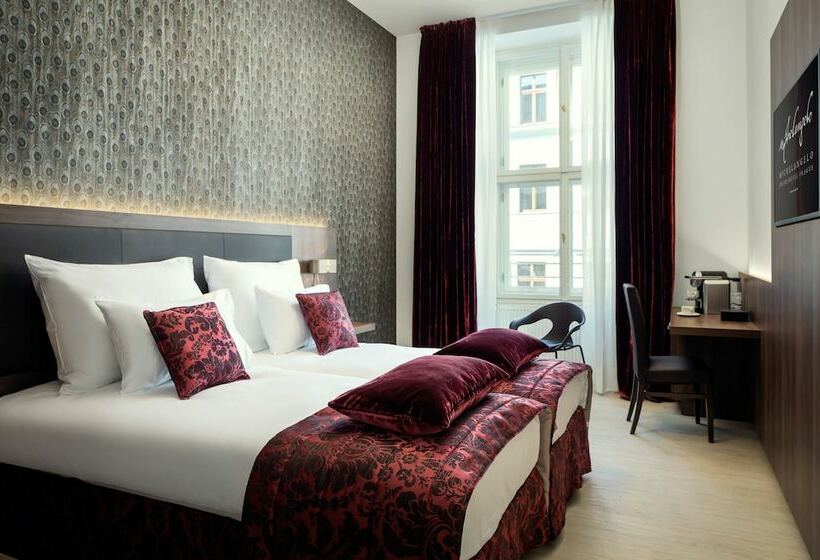 اتاق لوکس, Michelangelo Grand