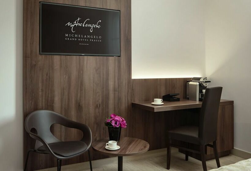 اتاق لوکس, Michelangelo Grand