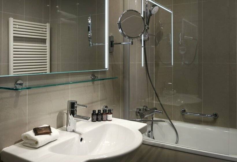 اتاق لوکس, Michelangelo Grand