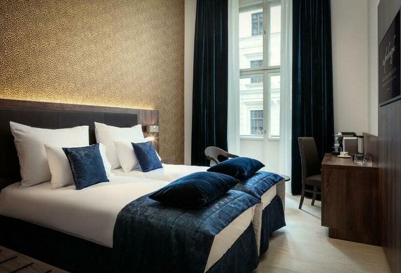 اتاق لوکس سه تخته, Michelangelo Grand