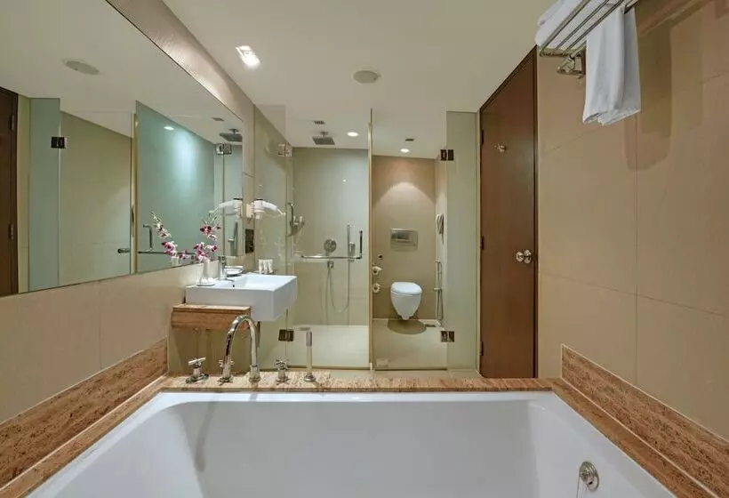 デラックスルーム, Royal Orchid Resort & Convention Centre, Yelahanka Bangalore