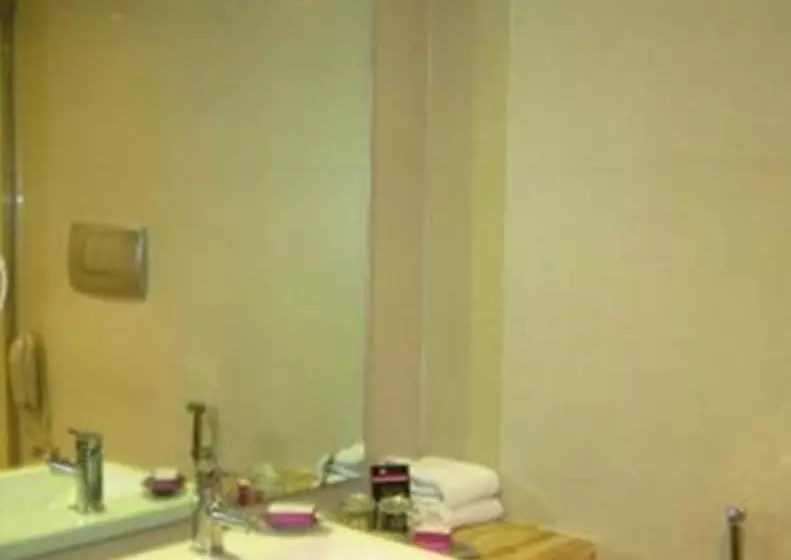 デラックスルーム, Royal Orchid Resort & Convention Centre, Yelahanka Bangalore
