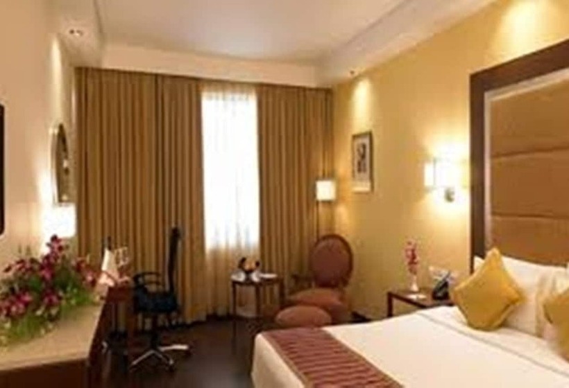 豪华房间, Royal Orchid Resort & Convention Centre, Yelahanka Bangalore