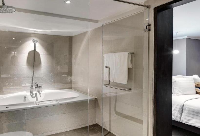 سوئیت با وان آب گرم, S15 Sukhumvit