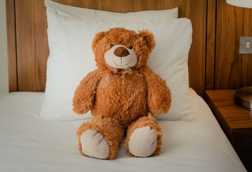 חדר משפחתי, Tallaght Cross