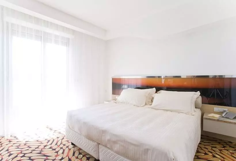 コンフォートルーム, Waldorf  Premier Resort