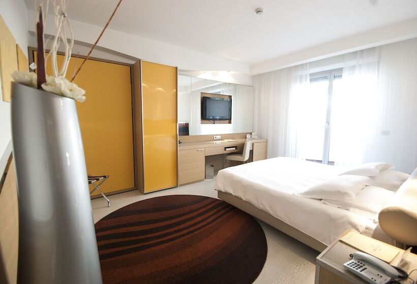 Полулюкс, Waldorf  Premier Resort