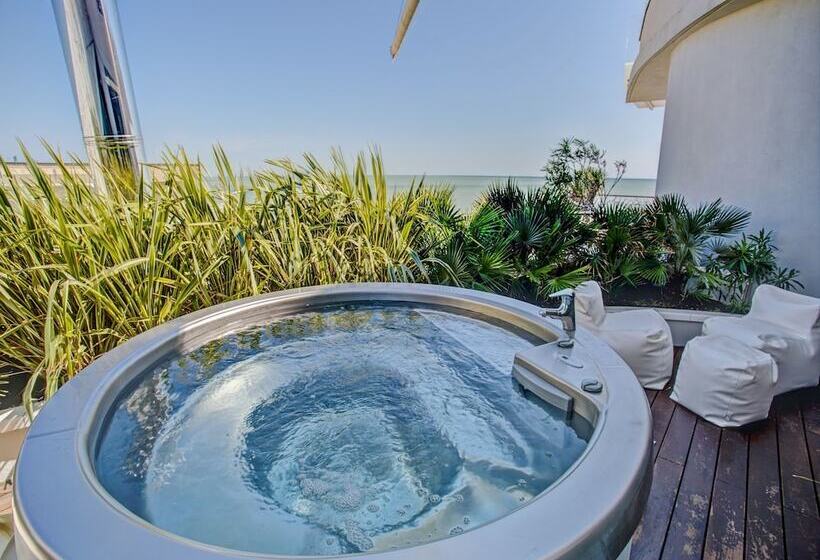 Люкс Deluxe 2 Спальни, Waldorf  Premier Resort