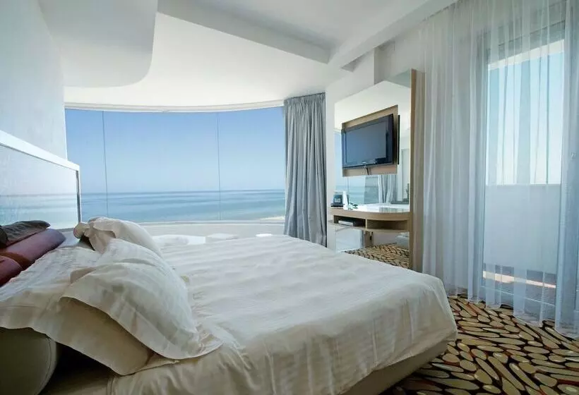 ジュニアスイート, Waldorf  Premier Resort