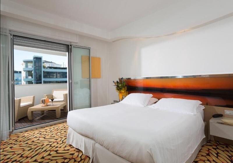 コンフォートルーム, Waldorf  Premier Resort