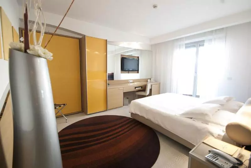 コンフォートルーム, Waldorf  Premier Resort