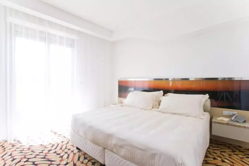 コンフォートルーム, Waldorf  Premier Resort