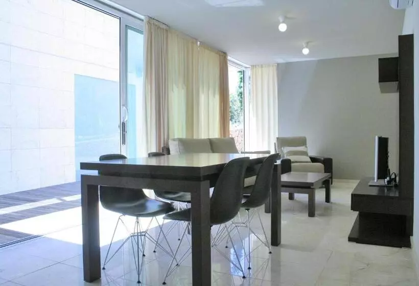 آپارتمان 1 خوابه با تراس, L  Escala Resort