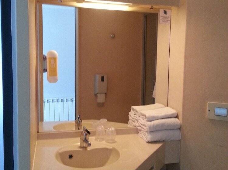 Четырехместный Номер Стандарт, Nestor Hotel Gap Et Restaurant