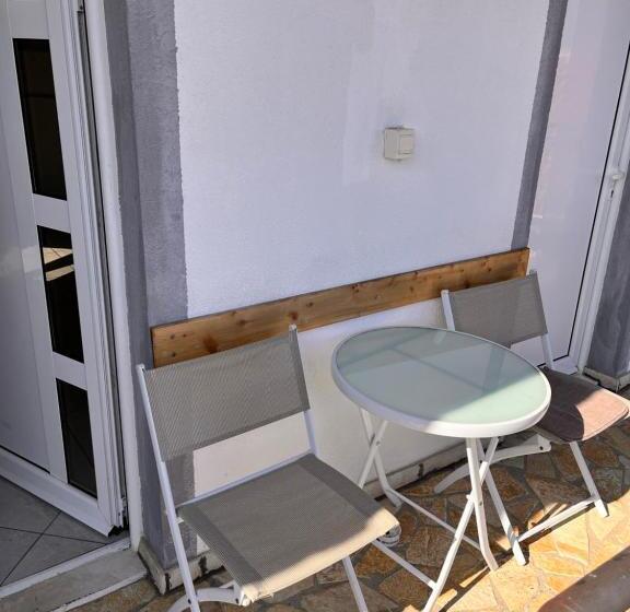 آپارتمان 1 خوابه با چشم‌انداز دریا, Apartments Apartmani Bojana