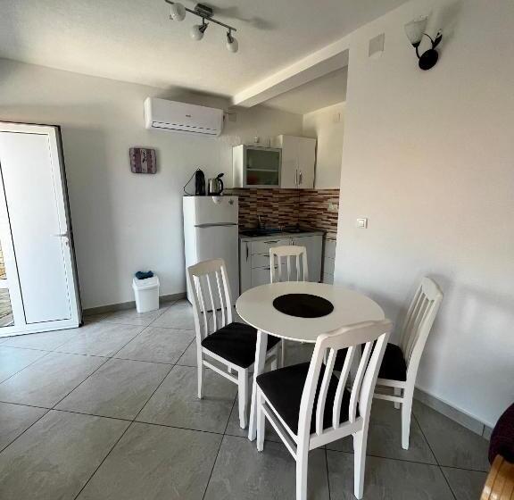 آپارتمان 1 خوابه با چشمانداز, Apartments Apartmani Bojana