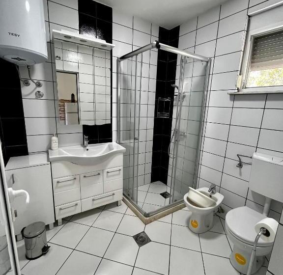 آپارتمان لوکس 1 خوابه, Apartments Apartmani Bojana